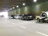 隧道里七辆车追尾