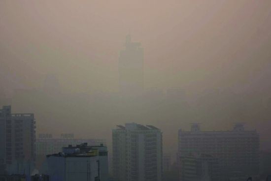 南宁9日上午发布重度霾预警，空气质量重度污染。