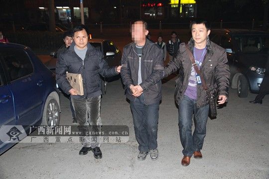 犯罪嫌疑人吴某被警方从北海带回。南宁市公安局 供图