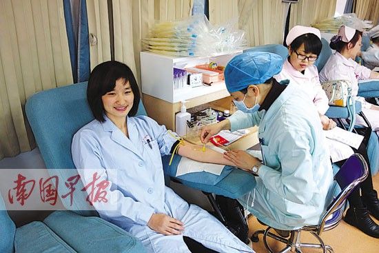1月11日，驻邕医疗机构“医务人员献血月”启动。当天，广西妇产医院共有157名医务人员献血3.75万毫升。南国早报记者 张若凡摄