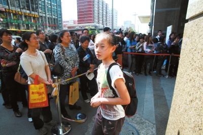 家长带着孩子参加特长生报名。（资料图片）京华时报记者胡雪柏摄