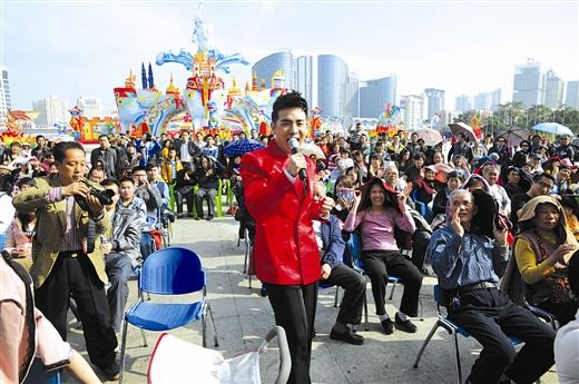 2月2日，热热闹闹的春节惠民演出活动在南宁市会展中心举行