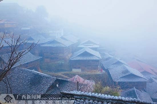 2月9日，融水苗族自治县杆洞乡高强村，风雪交加。 记者 谌怡照 摄