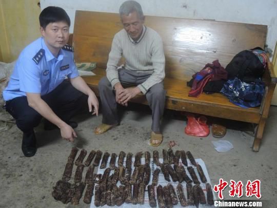 广西警方从村民家中收缴5公斤制式炸药(图)