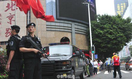 广州三千多名持枪警察巡街