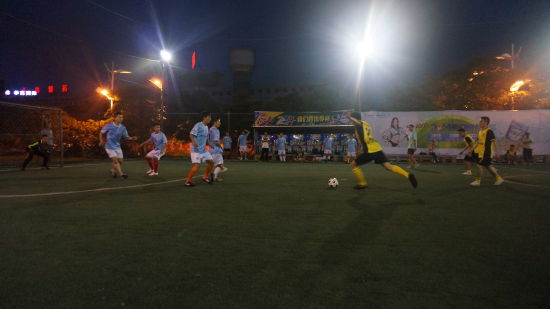 广西四城足球争霸赛玉林赛区开赛。