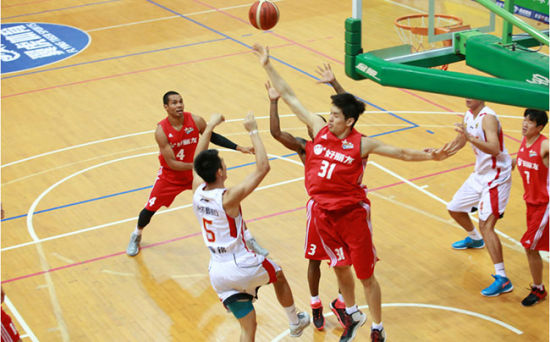 中美韩国际篮球争霸赛于柳州开赛 首秀角逐激