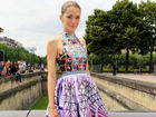 索菲娅·桑切斯着印花连衣裙现身Dior高定秀场